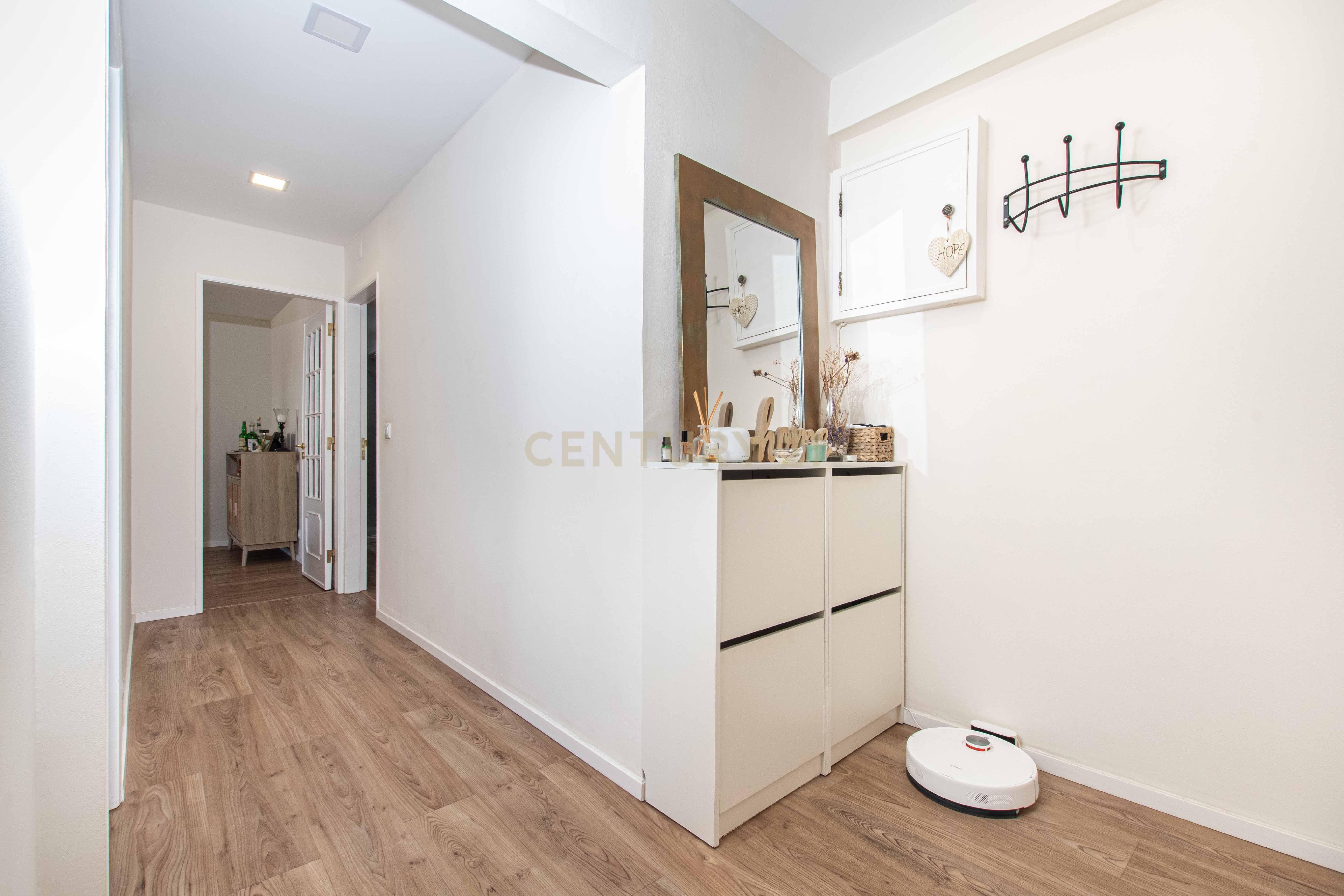 Fotografia 6 de Apartamento T2 Totalmente Remodelado | Acabamentos de Alto Padrão | Damaia