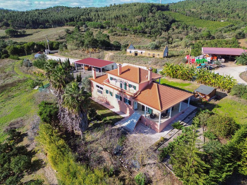 Casa "Vale do Anjo" Um refugio impar no meio da natureza - Image 1