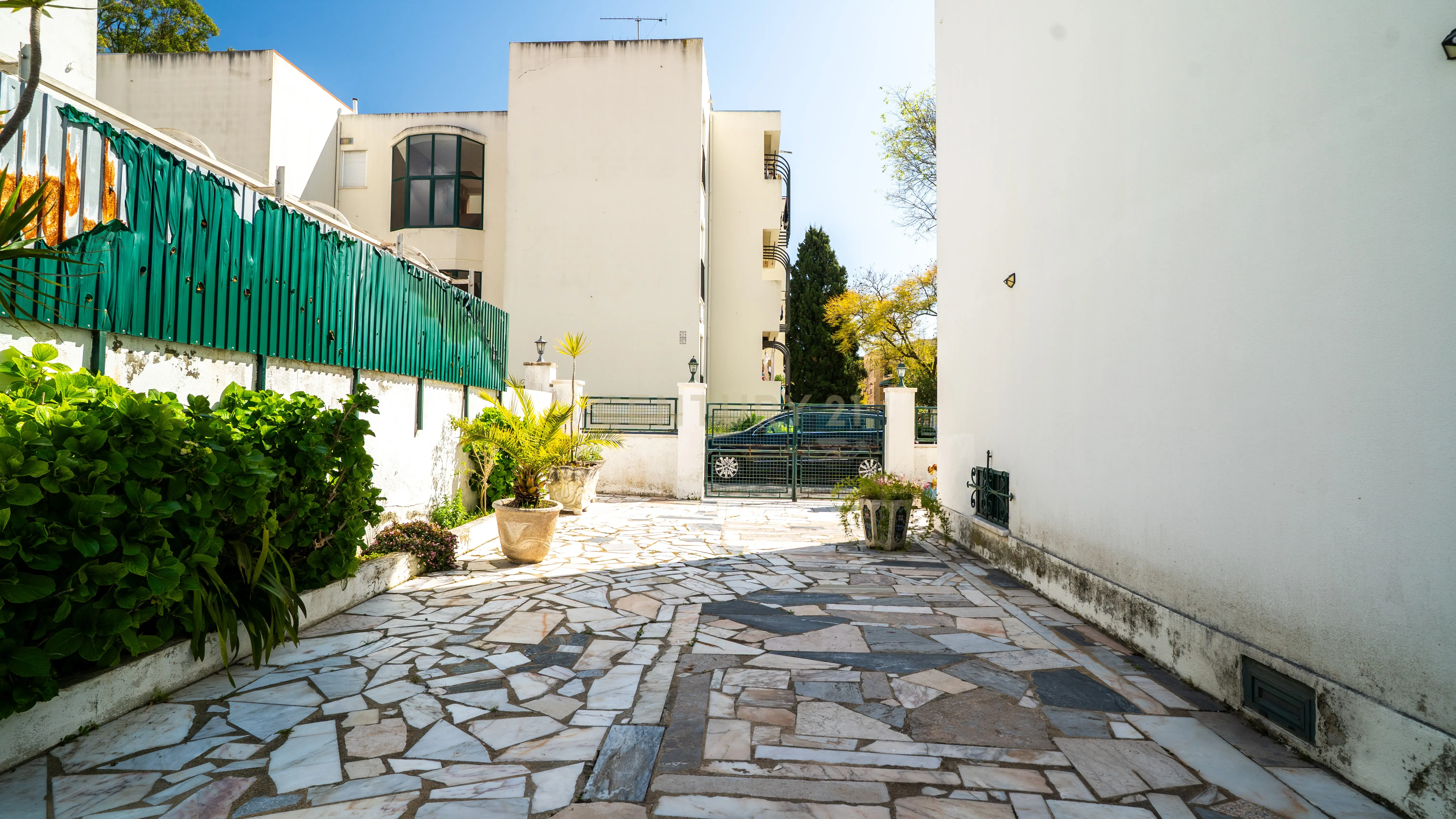 Moradia T3 – Caselas - Restelo - Image 31