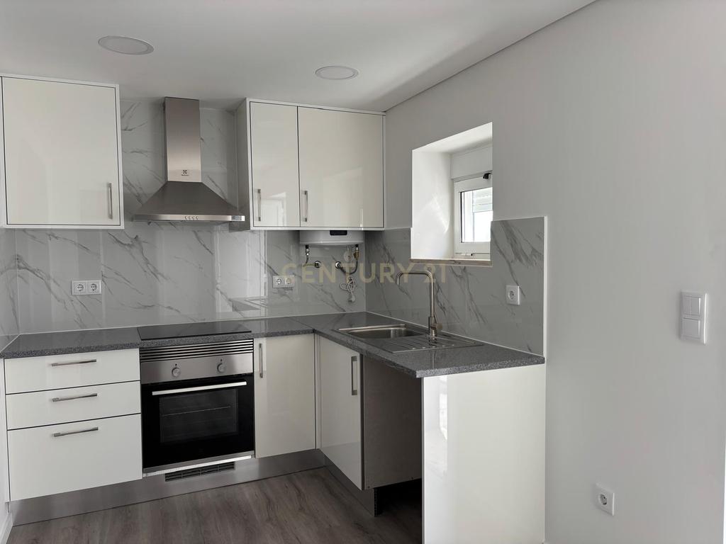 Moradia remodelada T1 - Meia Via  - Image 3