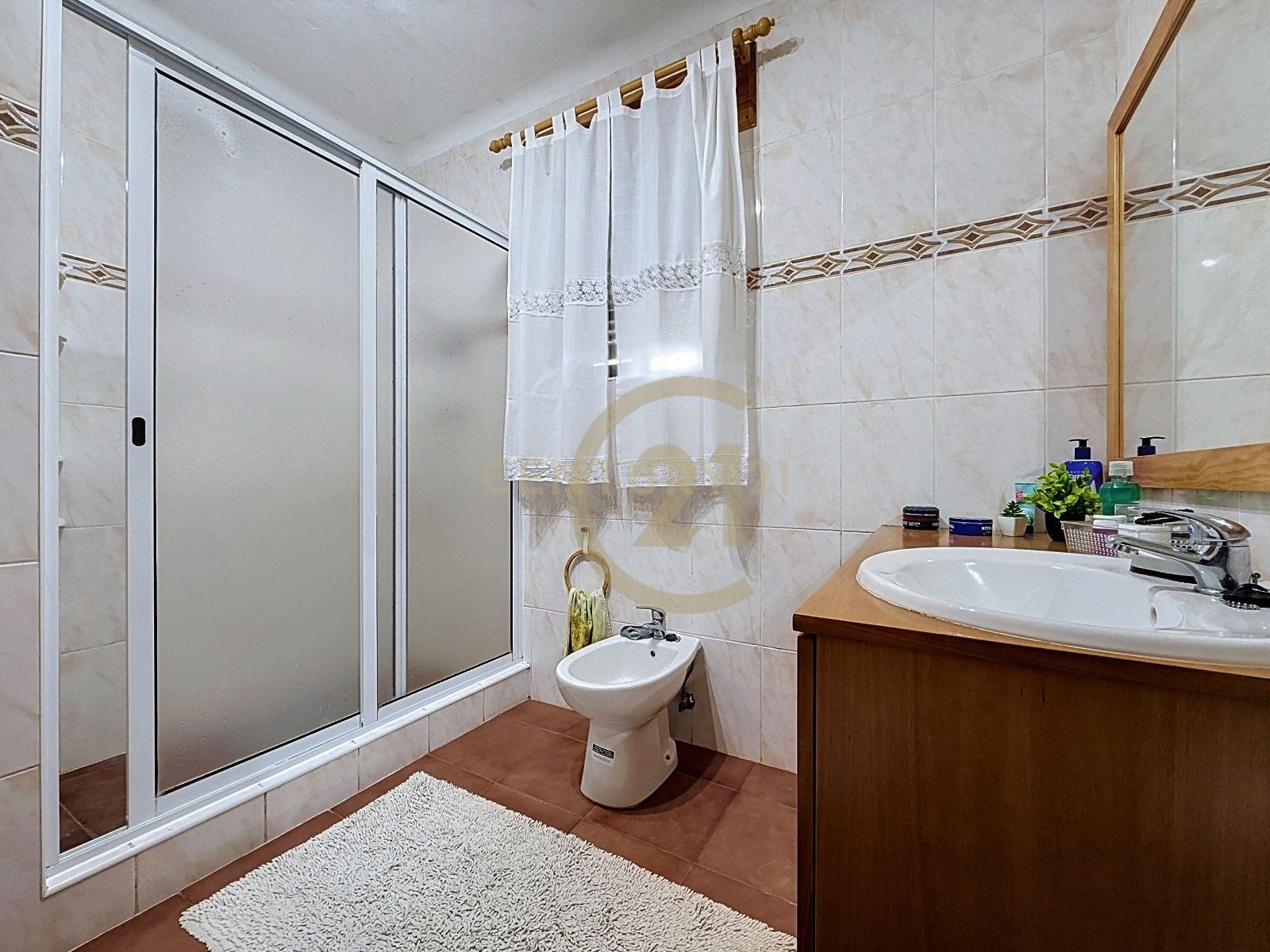 Fotografia 9 de Moradia T6 com Potencial de Rendimento no 2.º Piso