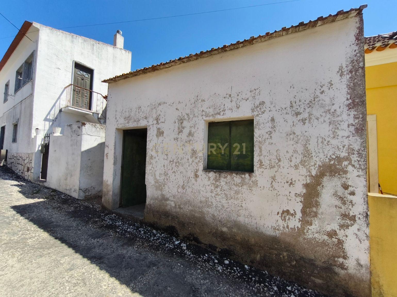 Arrecadação com Potencial de Transformação em Alojamento Local, Vila Chã - Alenquer