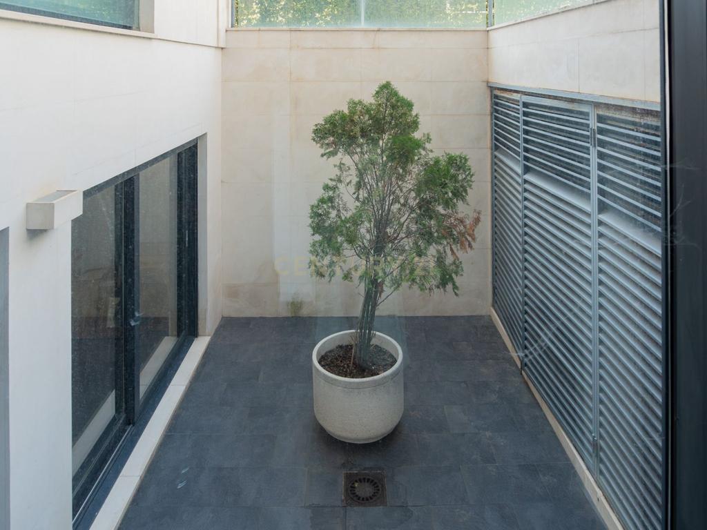  - Image 19