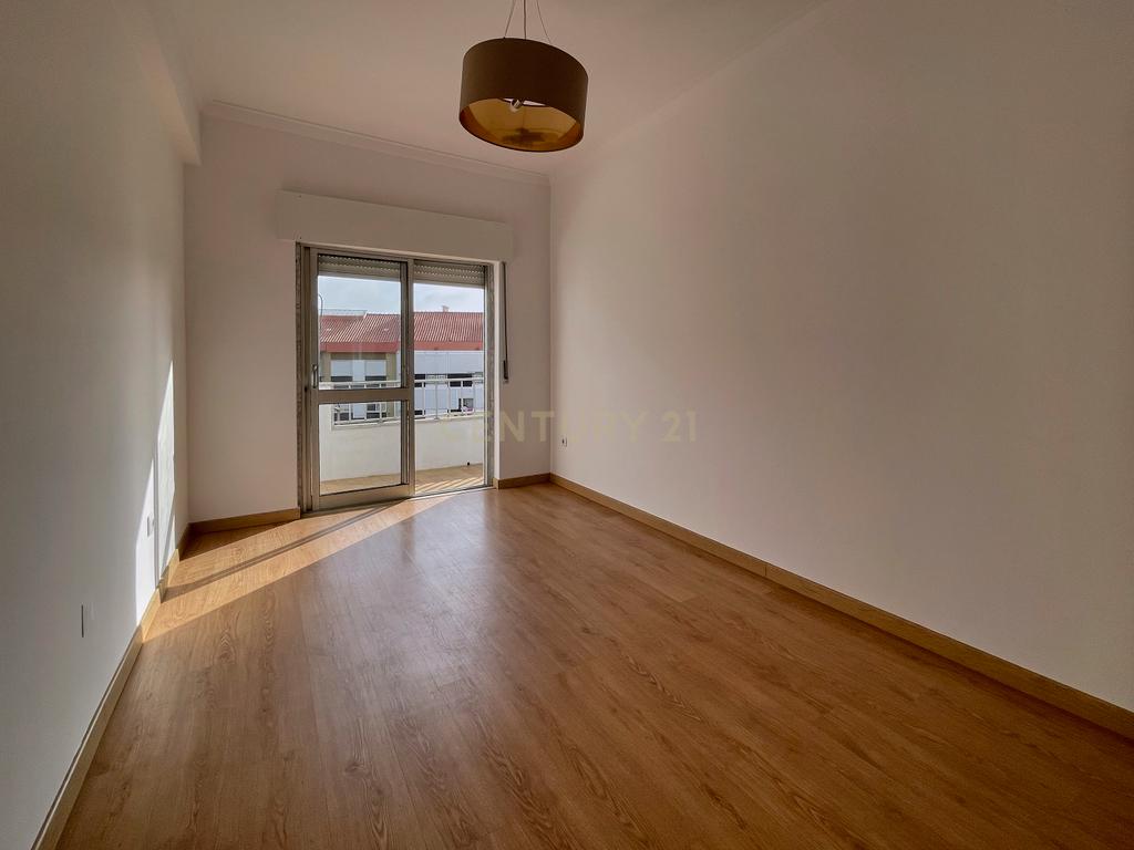 T2 para Arrendamento em Corroios – Conforto, Modernidade e Localização Privilegiada - Image 19