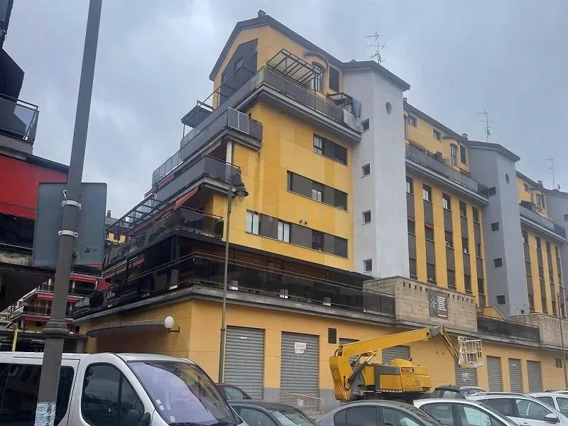 Apartamento de 3 quartos em Valência com comodidades de luxo - Image 1
