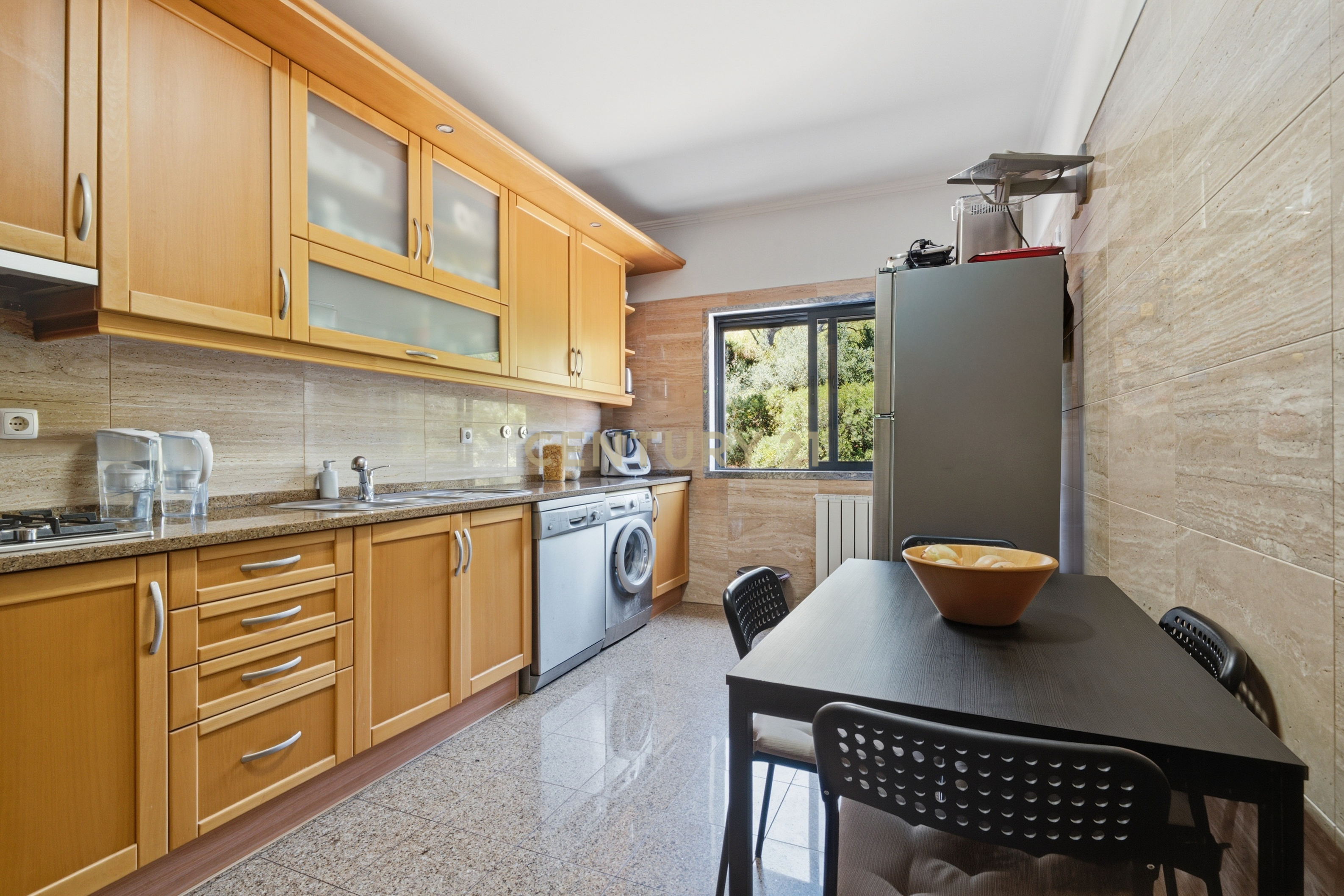 Fotografia 10 de Elegante Apartamento T3 no Estoril com Box Fechada para 3 carros a poucos metros da praia