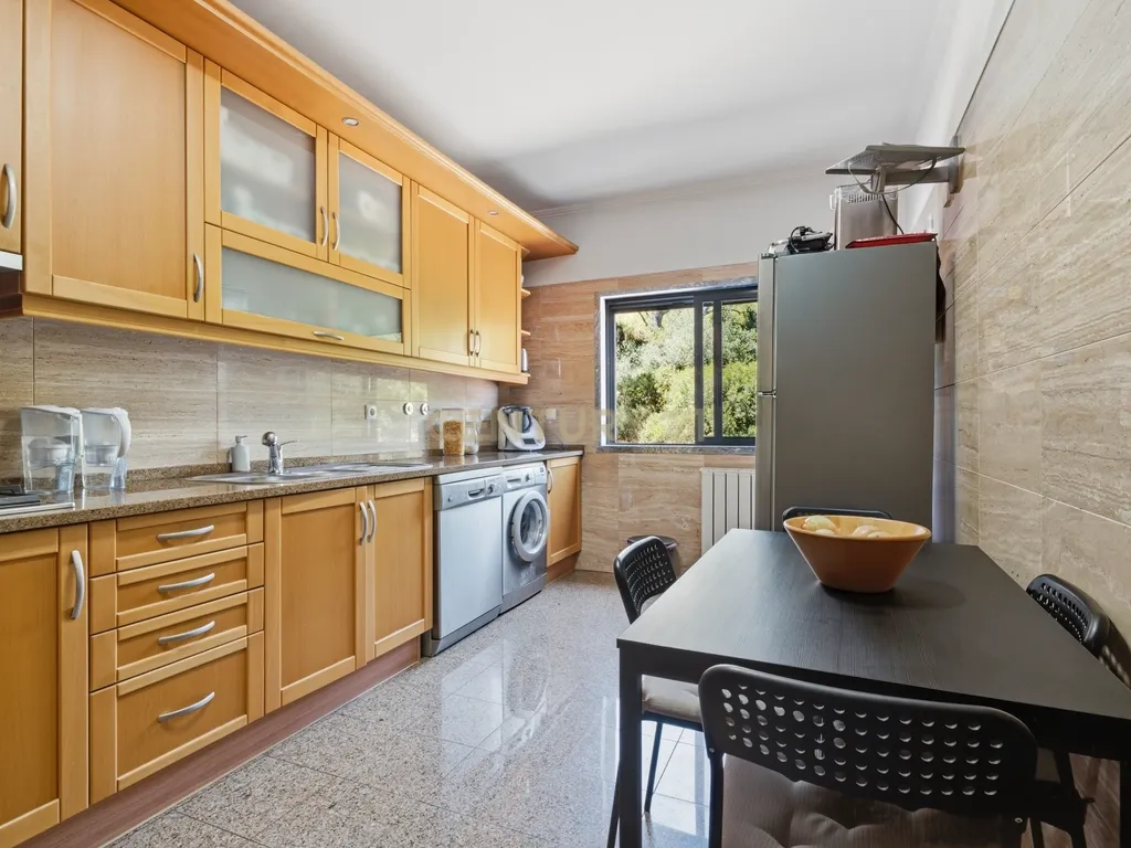 Elegante Apartamento T3 no Estoril com Box Fechada para 3 carros a poucos metros da praia - Image 10