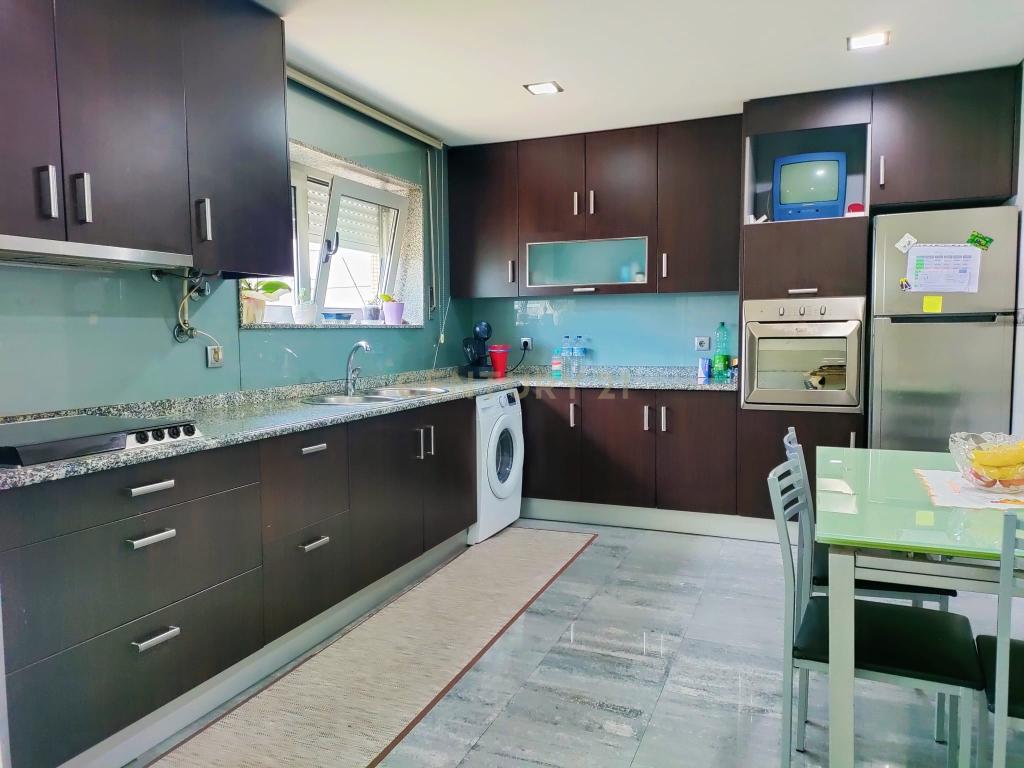 Apartamento T3 com Terraço e Vista na Póvoa de Varzim - Image 13