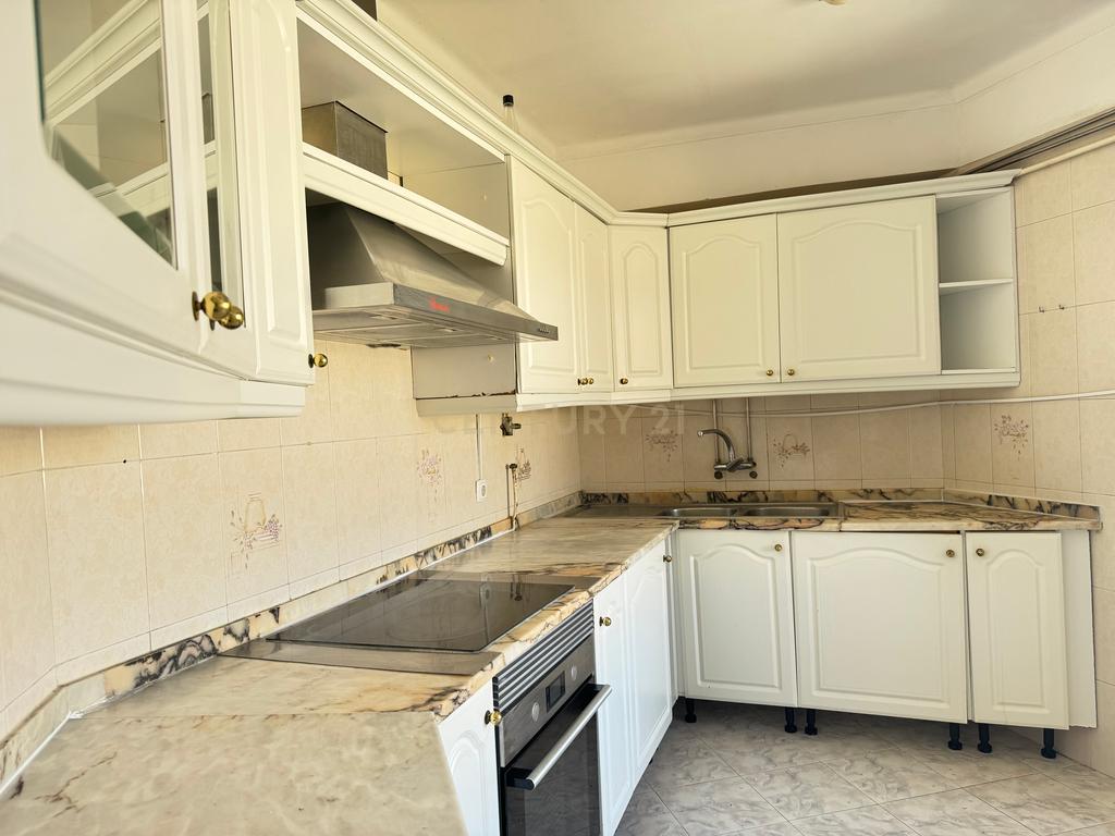 Arrendamento T3 com Garagem | Boas Áreas | Bairro de Santa Apolónia - Image 7