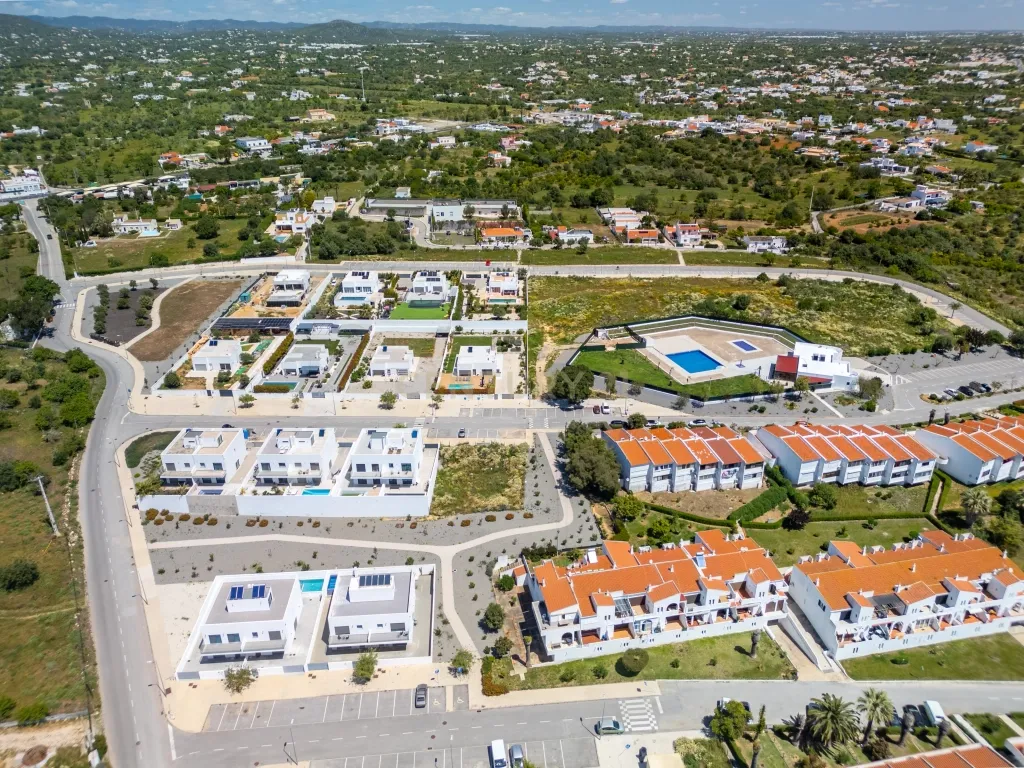 Lote de Terreno com Projeto Pré-aprovado para Moradia T3 com Piscina Privativa – Um Refúgio no Coração do Algarve, entre a Ria Formosa - Image 17