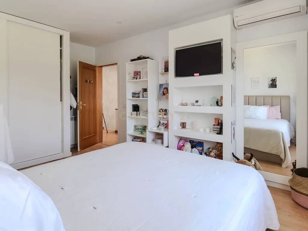 Luxuosa Moradia T3 em Gondomar com Vista Panorâmica e Piscina - Image 19