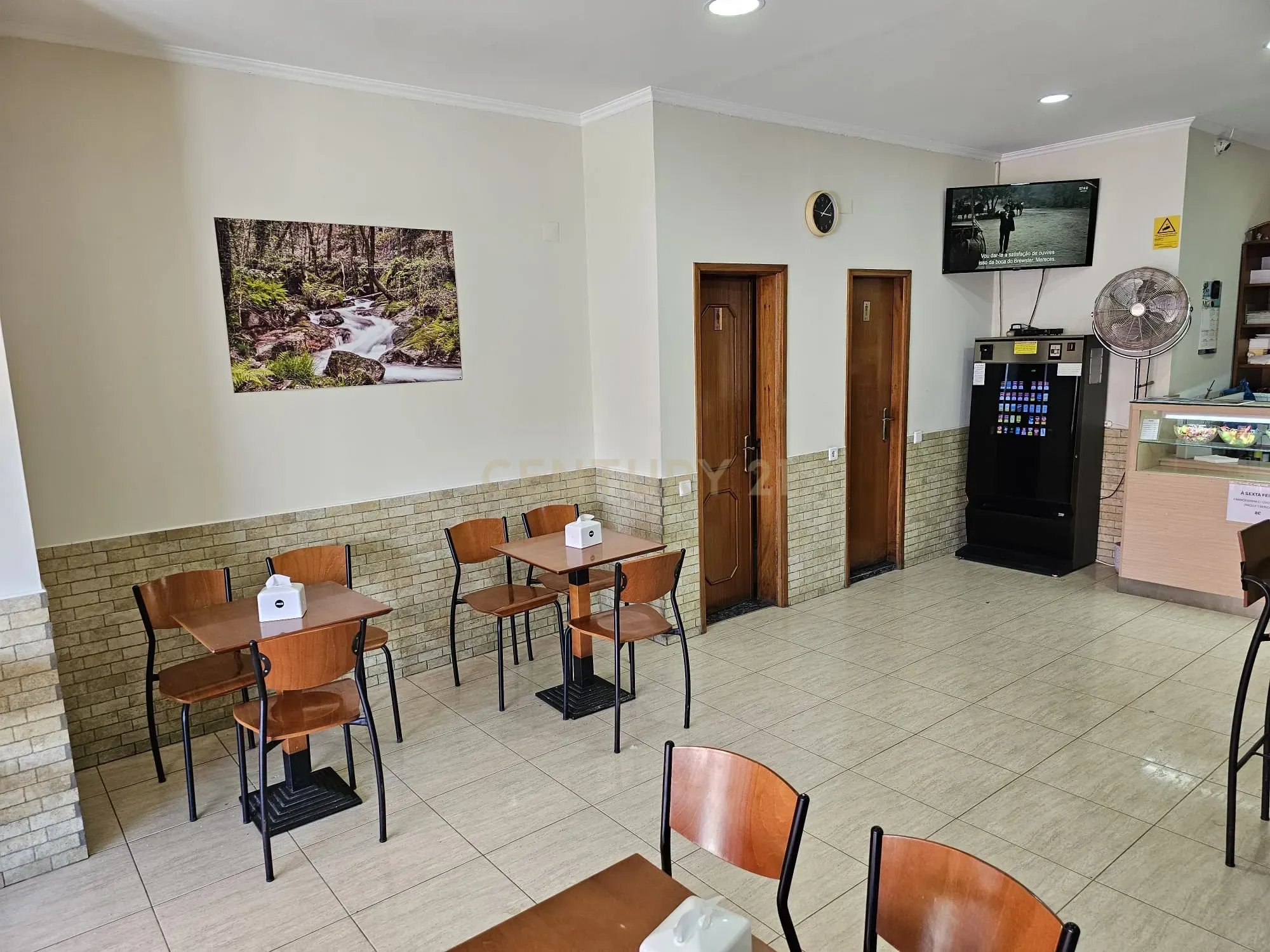 Pão Quente/cafetaria para trespasse à Salvador Caetano - N222 - Image 4