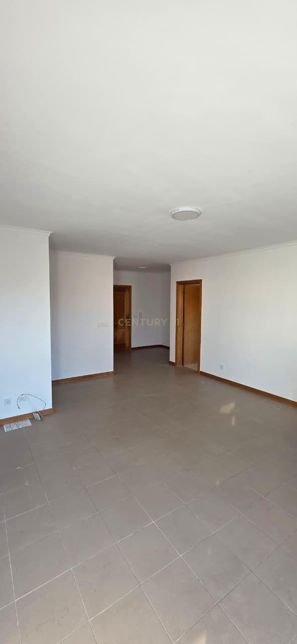 Fotografia 4 de Arrenda-se apartamento T2 para  2º Andar com Elevador em Peniche edifício Berlenga.  Se procura uma zona