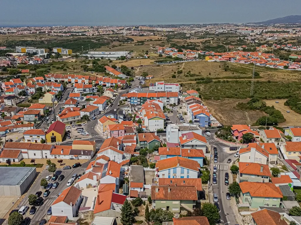 Apartamento T2 parcialmente renovado — Porto Salvo - Image 42