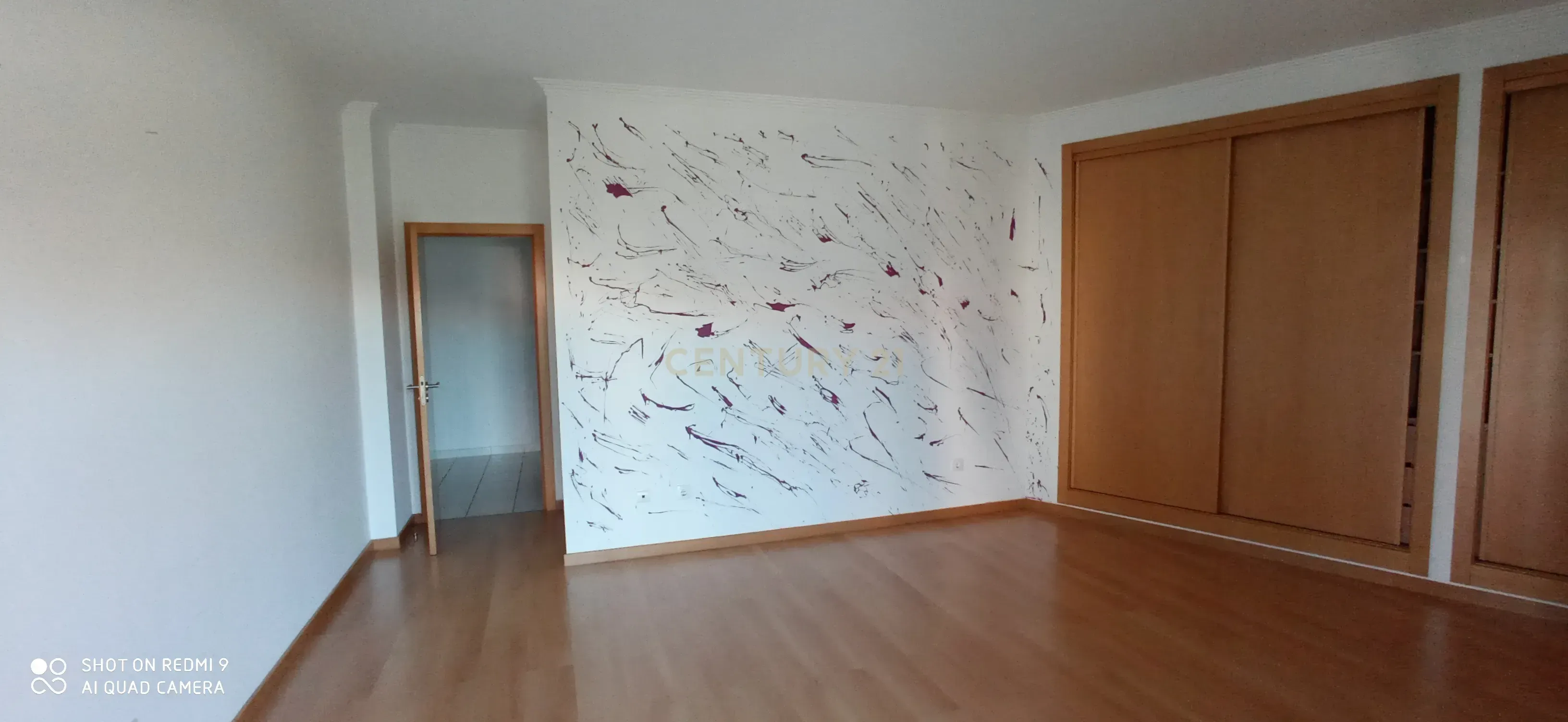 Apartamento T3, com Varanda, Arrecadação e 3 Lugares de estacionamento, no Pinhal Novo - Image 4