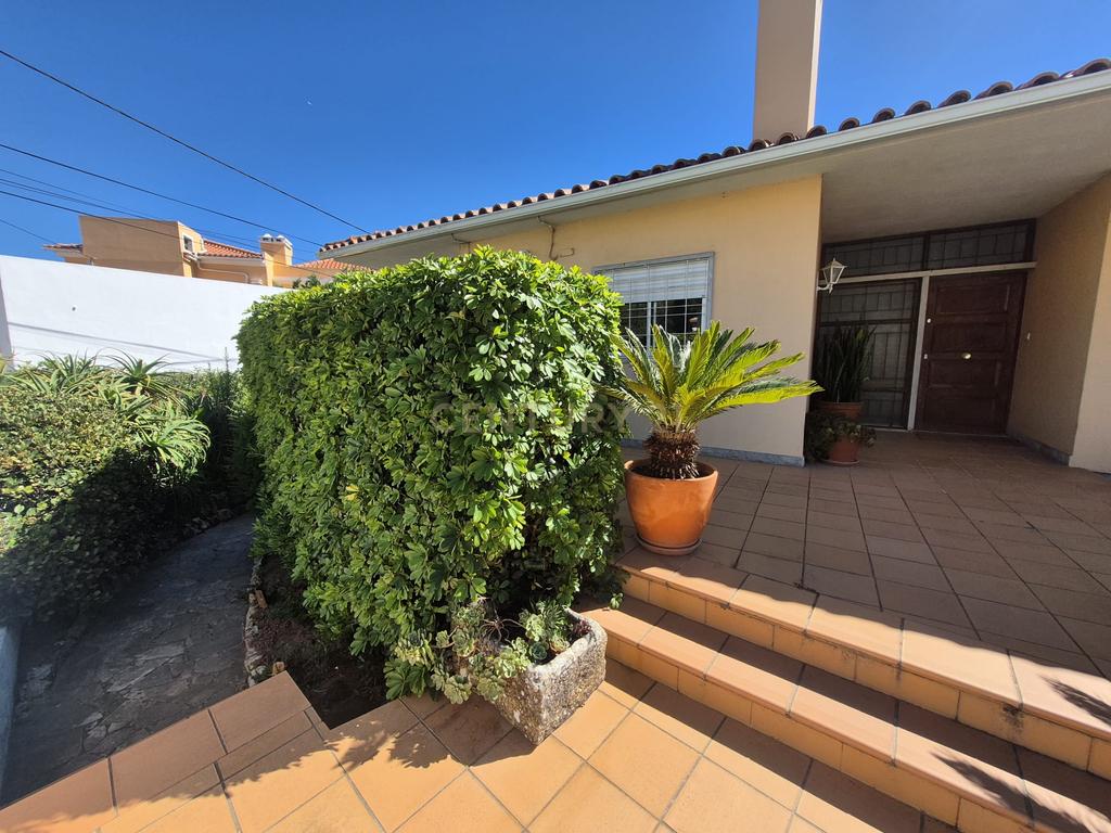 Moradia T3 Mobilada com Jardim e Garagem no Livramento, Estoril - Image 20