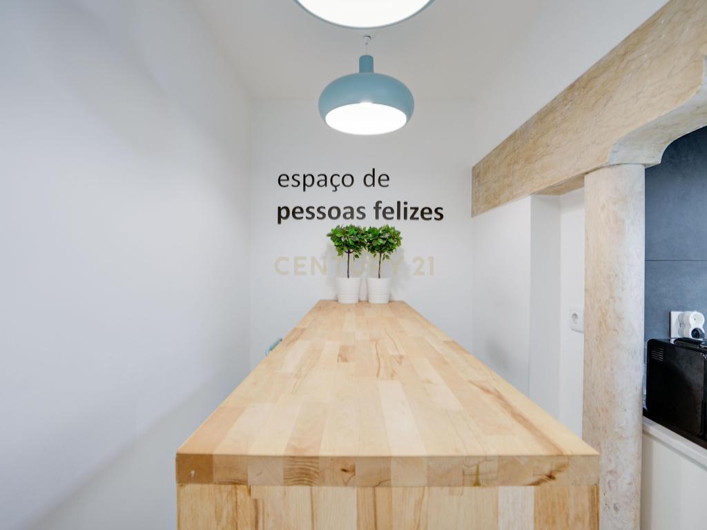 Apartamento T6 Avenida António Augusto de Aguiar - Image 8