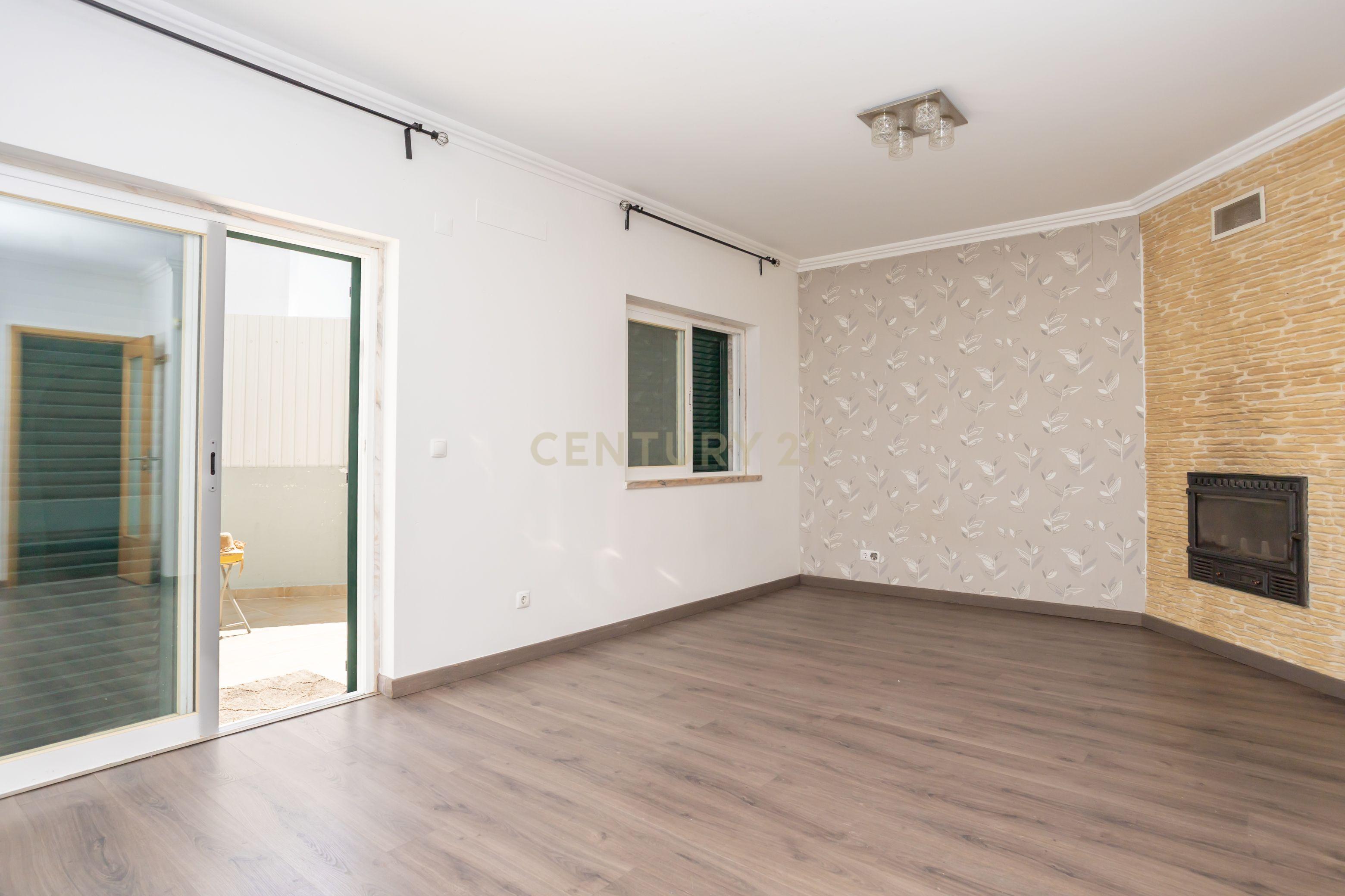  Moradia T3 em Amora - Seixal com Terraço e Garagem  - Image 10