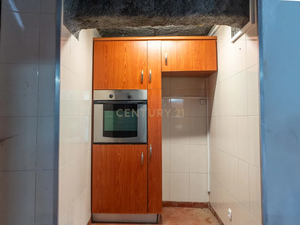 Moradia T4 + espaço comercial em Pico da Pedra - Image 20