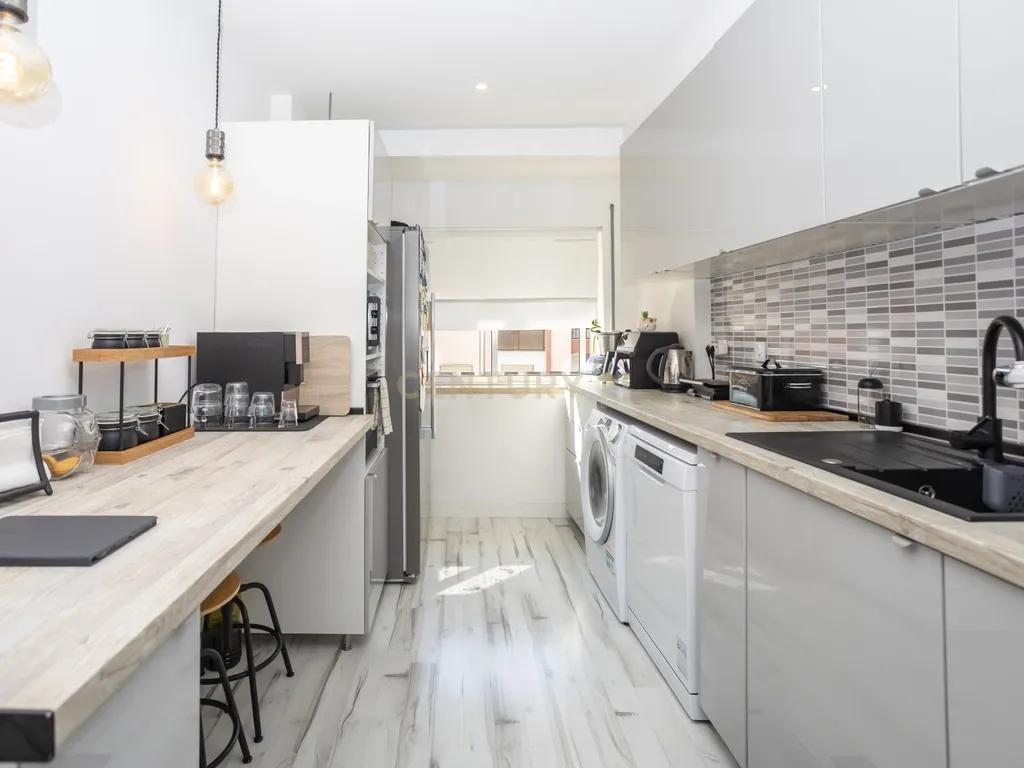 T3 em Belas com renovações em Sistema de Propostas Multiplas - Image 24