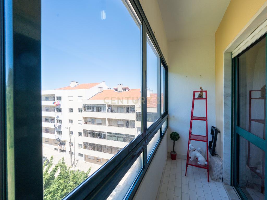 Apartamento T3 com 120m² | Sala com Lareira | Excelentes Áreas e Luz Natural em Algueirão - Image 21