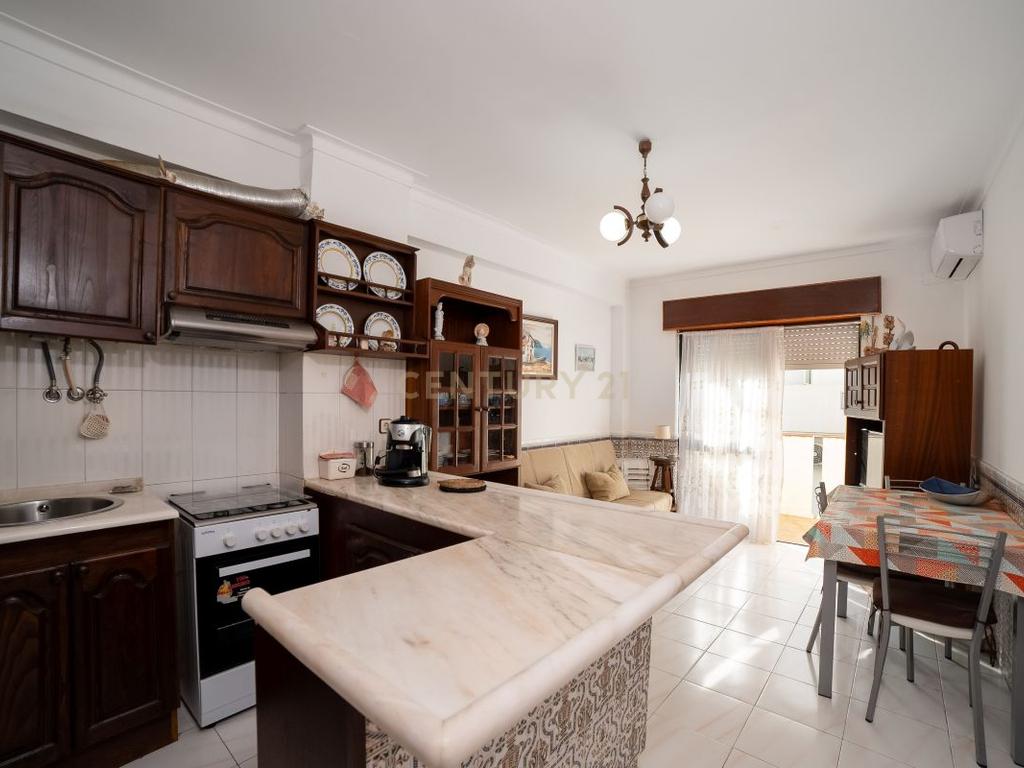 Apartamento T2 em Monte Gordo – Rua Pedonal, a poucos metros da praia - Image 3