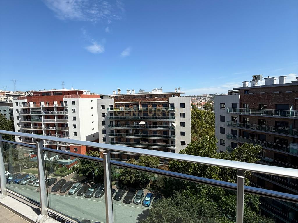 Apartamento T2 Moderno em Odivelas com Vista para a Cidade - Image 21