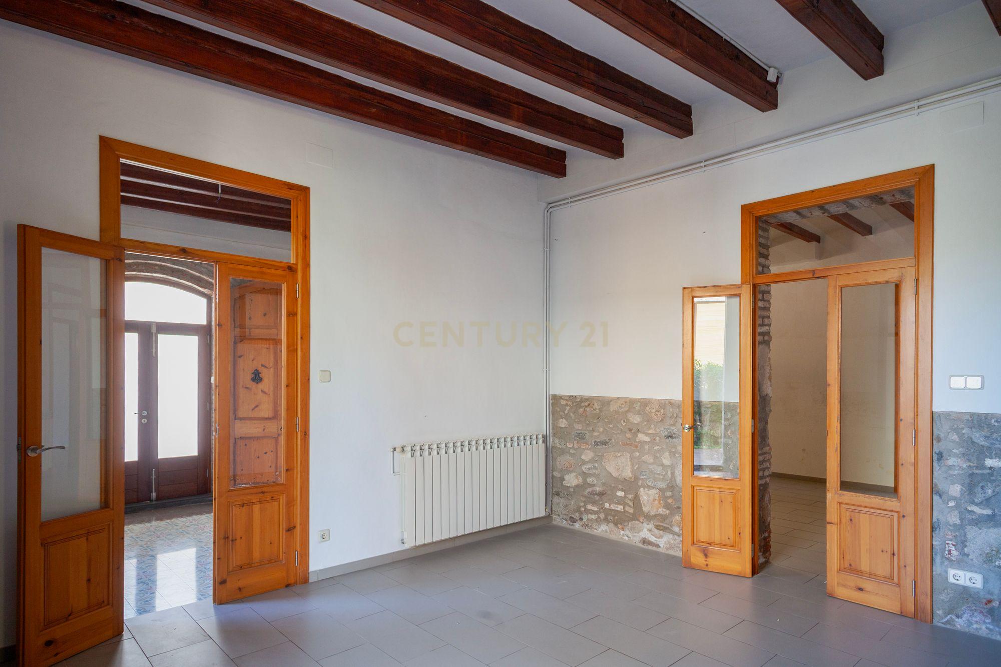 Encanto modernista no rés do chão com jardim – La Garriga - Image 7