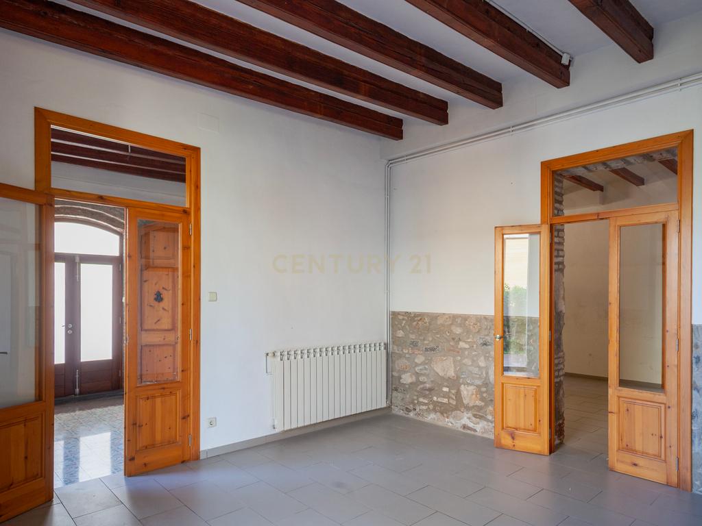 Encanto modernista no rés do chão com jardim – La Garriga - Image 9