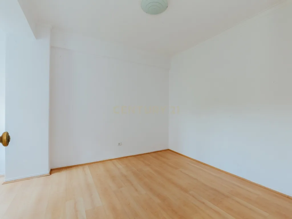 Apartamento T2 em Linda-a-Velha - Image 15