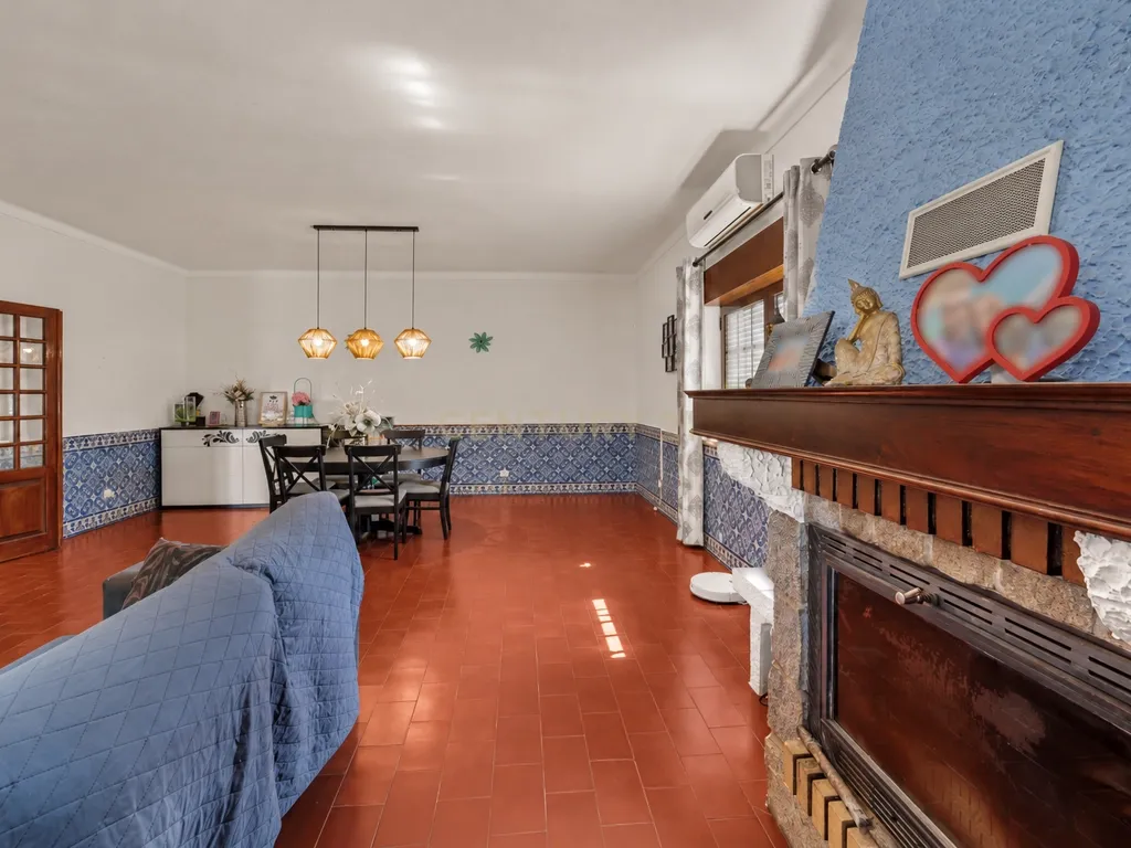 MORADIA T5 COM GARAGEM E PISCINA, 327 M² DE TERRENO PARA USUFRUIR - Image 7
