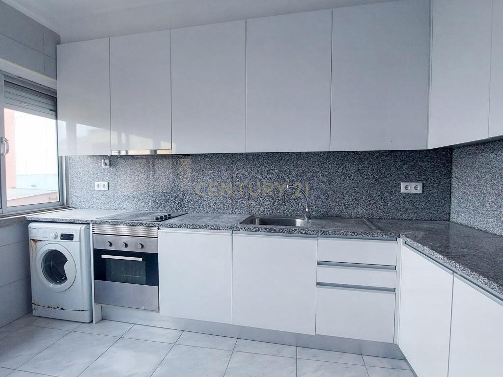 Apartamento T2 na Venteira, Amadora - Image 15