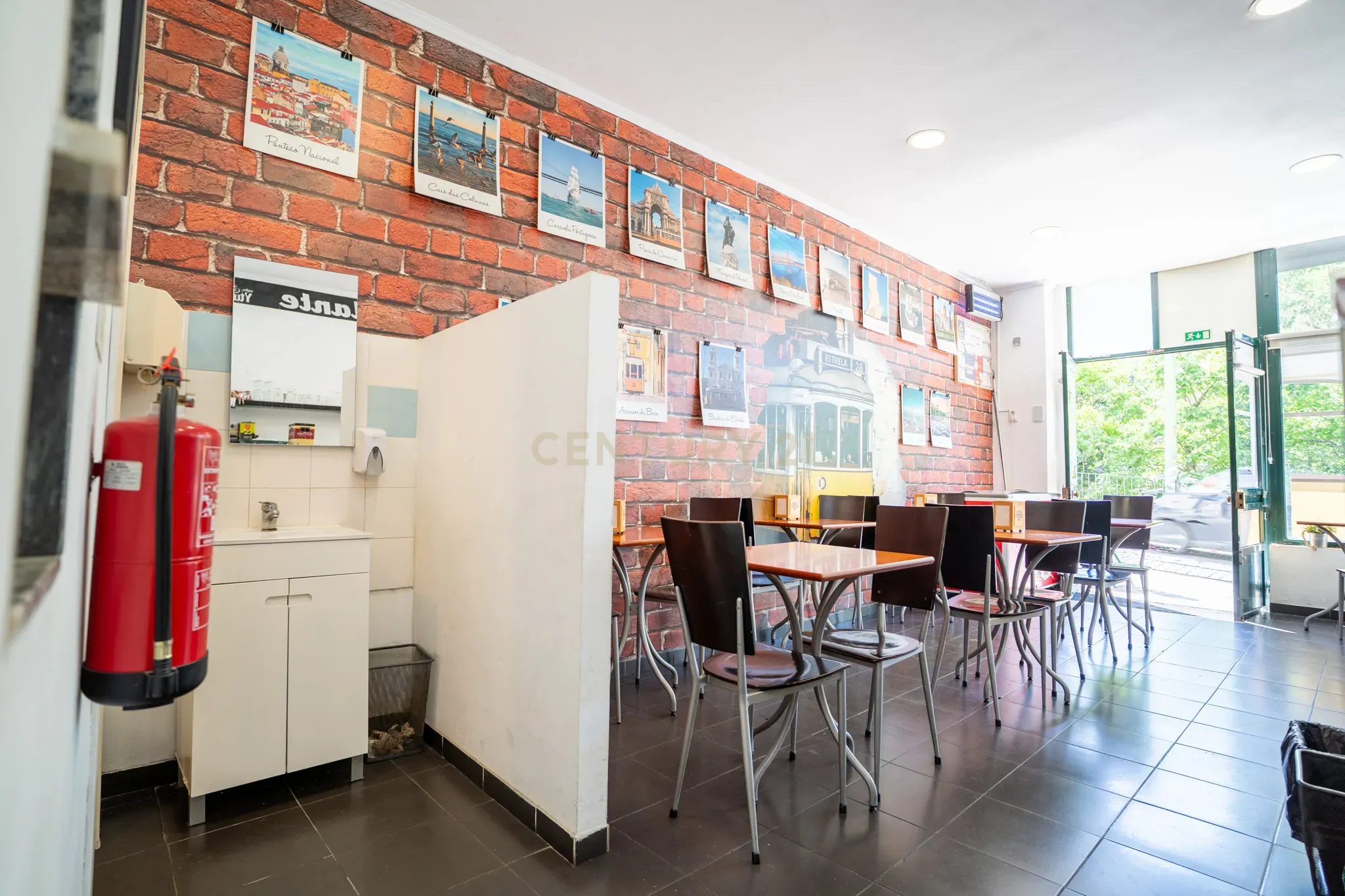 Fotografia 9 de Loja Comercial para Investimento | Estrela | Lisboa
