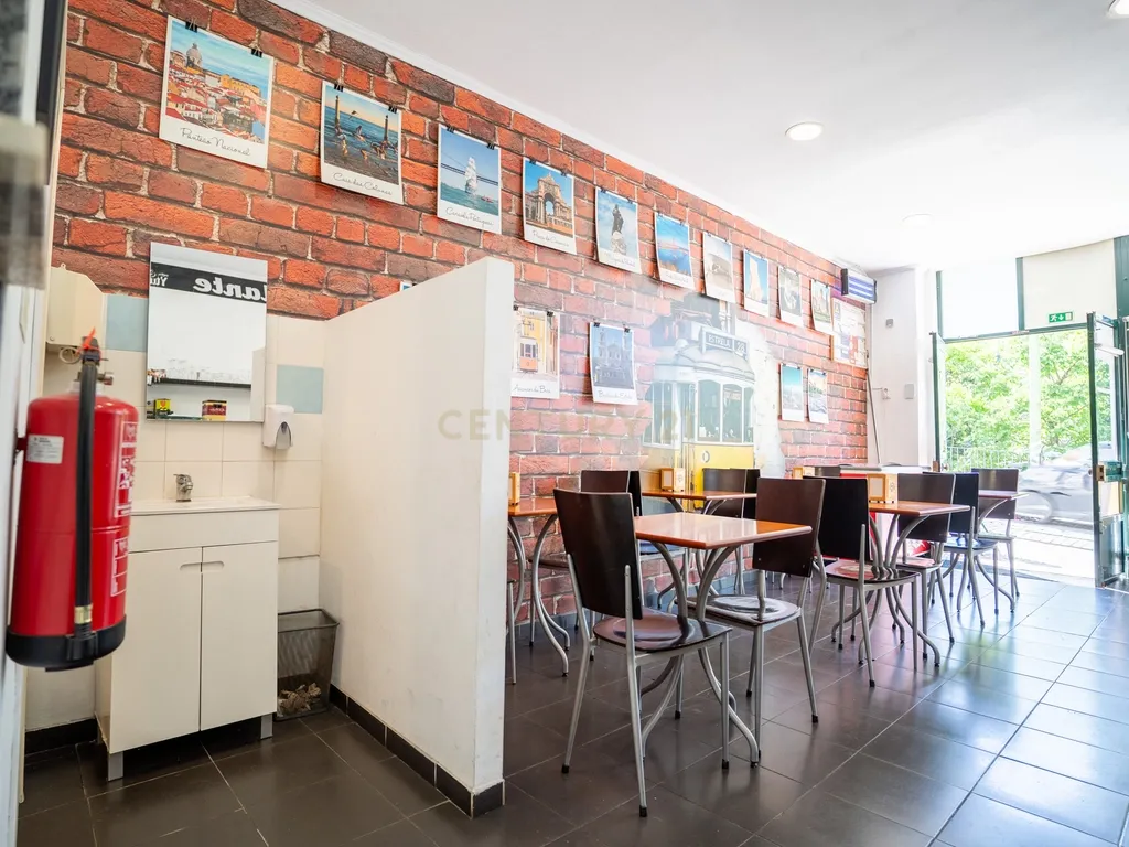 Loja Comercial para Investimento | Estrela | Lisboa - Image 9