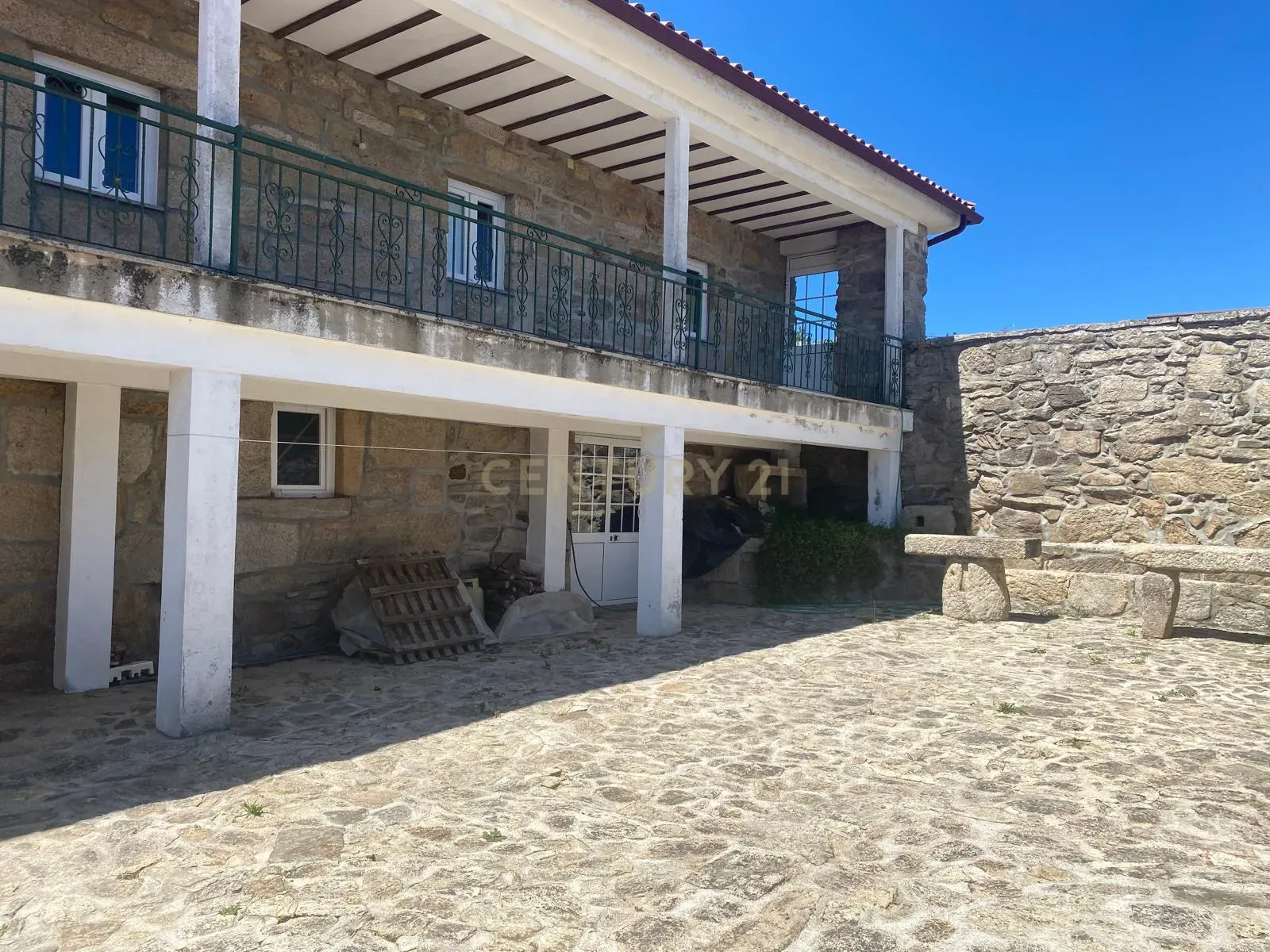 Fotografia 5 de Moradia Rústica T3 com Terreno de 6300m² – Travancas, Chaves