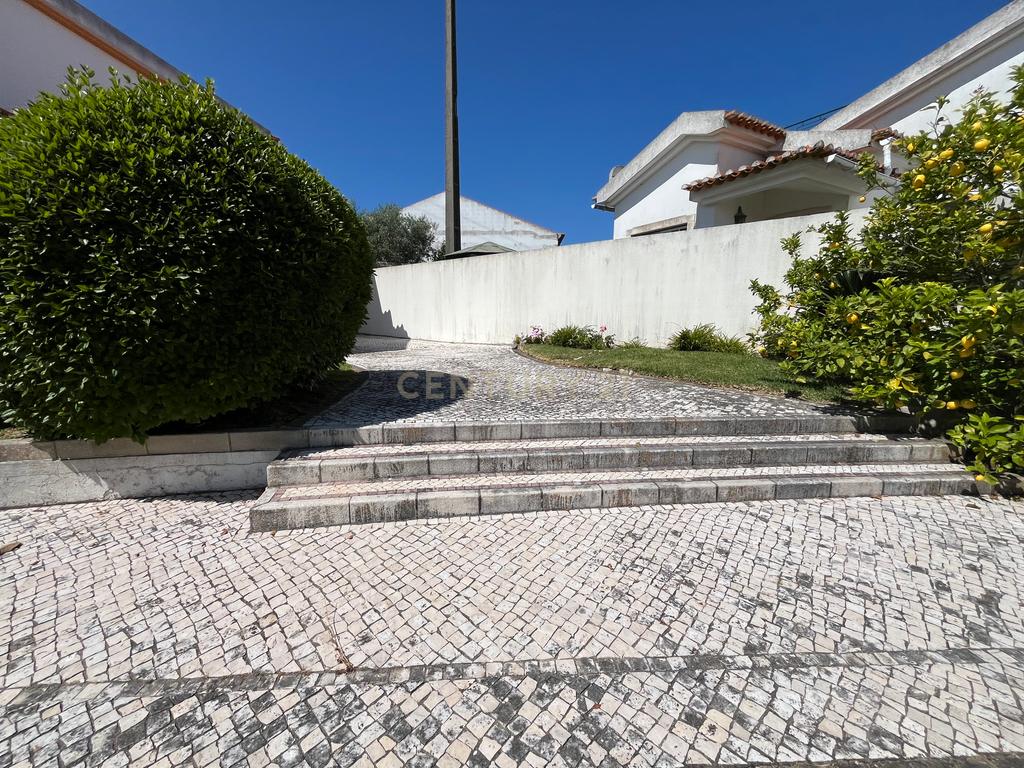 Moradia com 5 quartos em Vale Covo, Bombarral, com jardim, piscina, barbecue, adega e várias zonas de lazer - Image 17