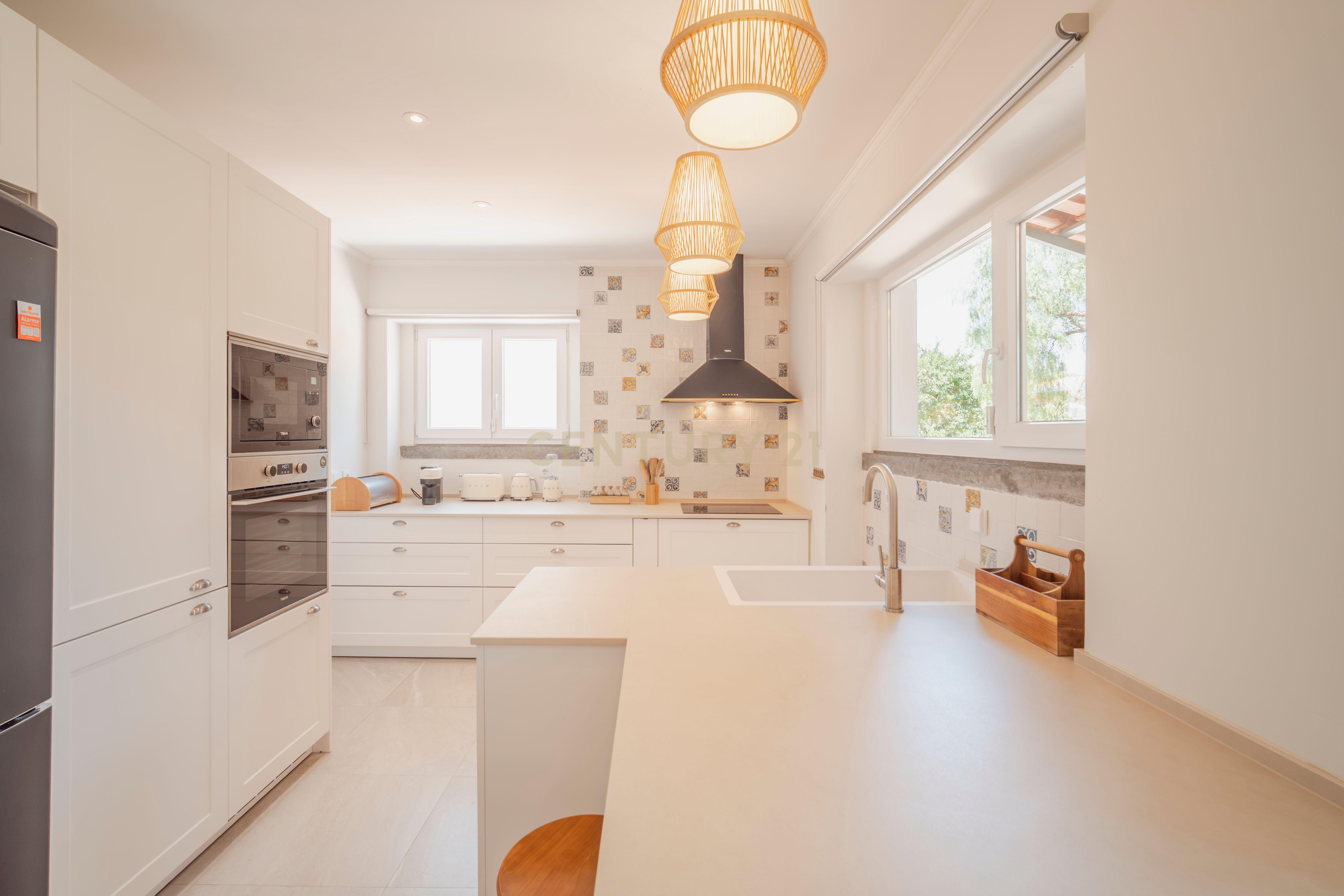 Fotografia 7 de Luxuosa Moradia T8 em Oeiras com Piscina e Terraço
