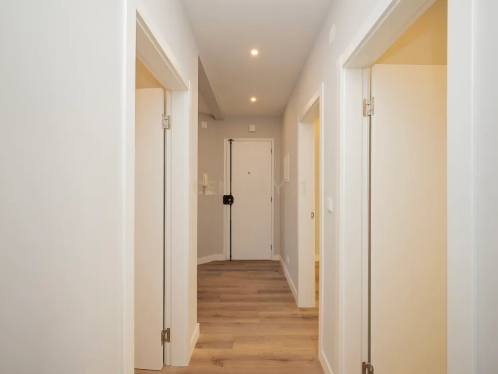 Apartamento T2 Totalmente Renovado em Queluz – Pronto a Habitar! - Image 13