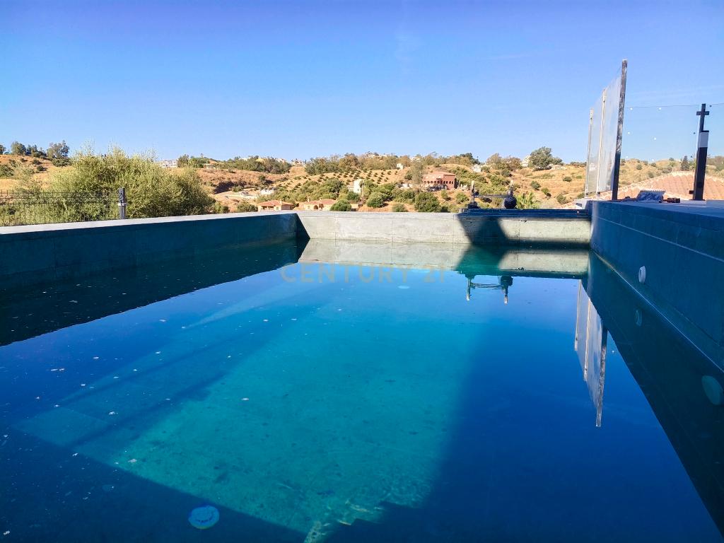 Luxuosa Moradia T4 com Piscina em Málaga, Andalucía - Image 10