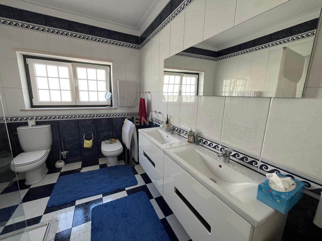 Moradia com 5 quartos em Vale Covo, Bombarral, com jardim, piscina, barbecue, adega e várias zonas de lazer - Image 73