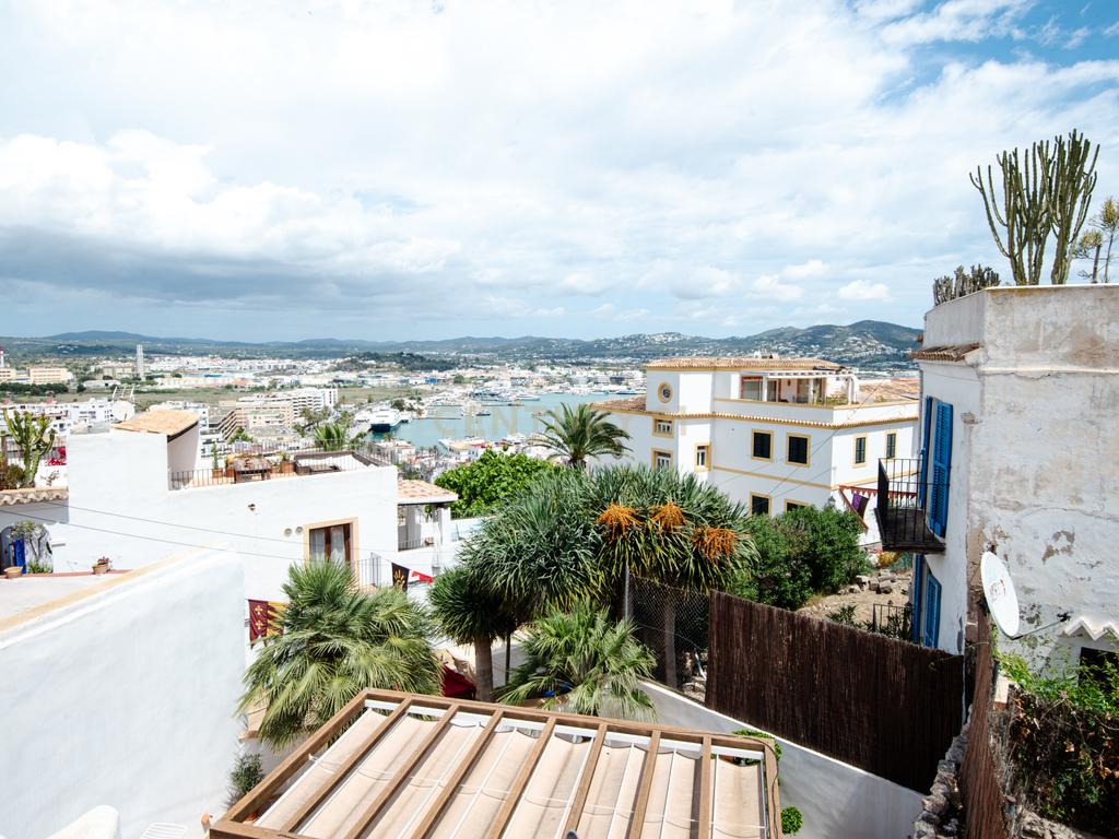 À venda: Casa histórica com grande potencial em Dalt Vila – Ibiza - Image 35