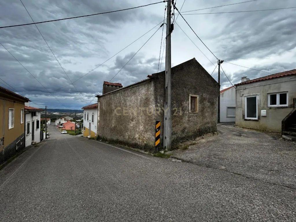 Fotografia 6 de Moradia para recuperar a 5 minutos de Tomar.