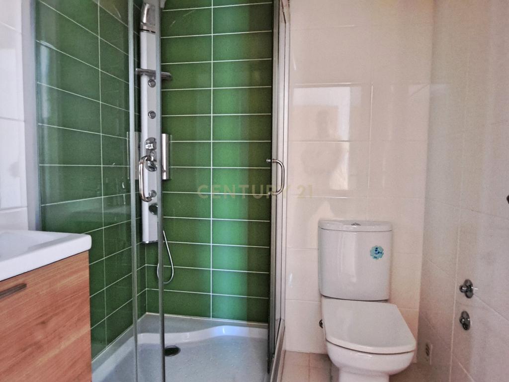 Apartamento T2 com arrecadação e lugar de garagem no Montijo. - Image 14