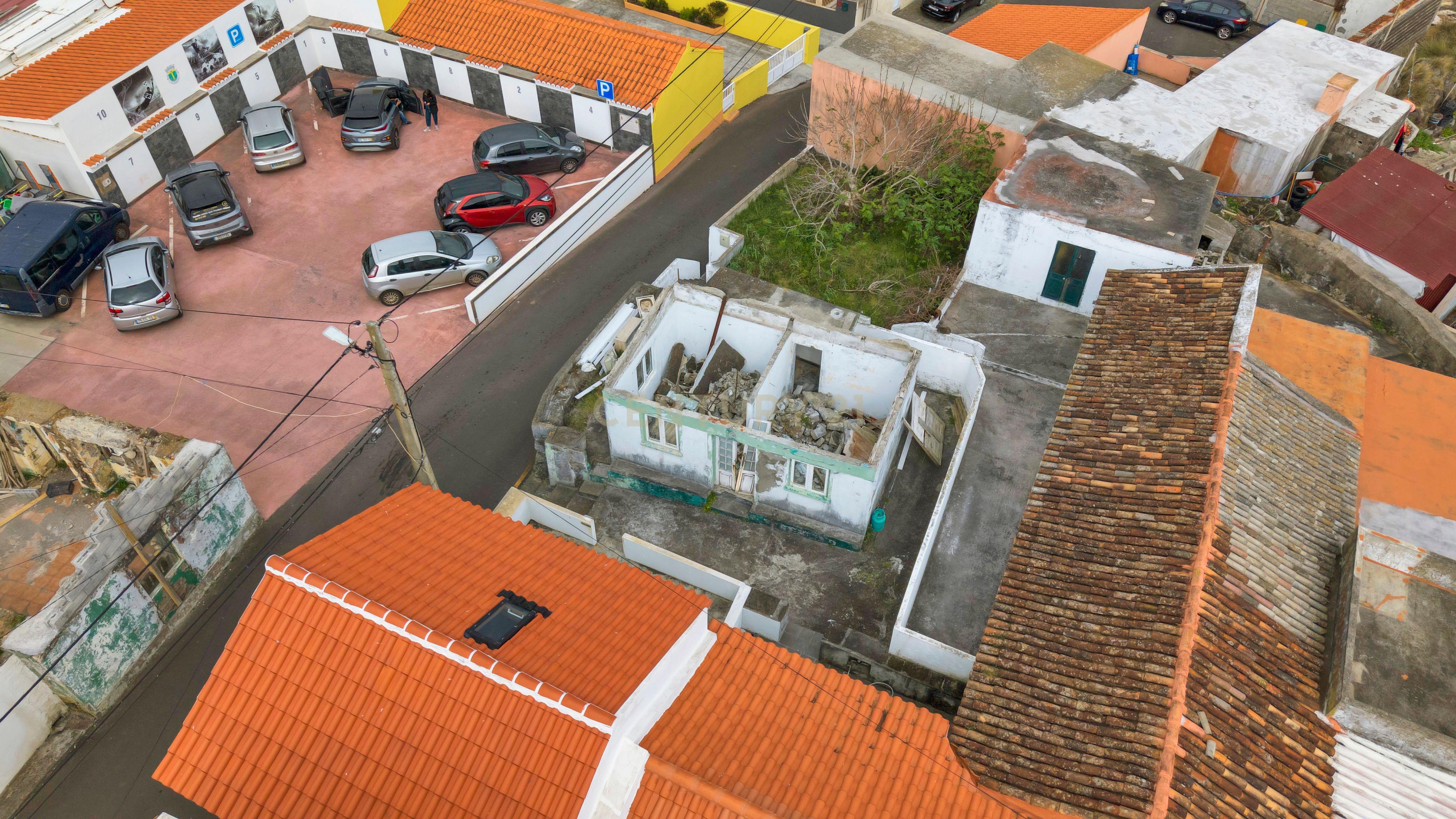 Fotografia 8 de Ruina para recuperação na Vila de Porto Judeu