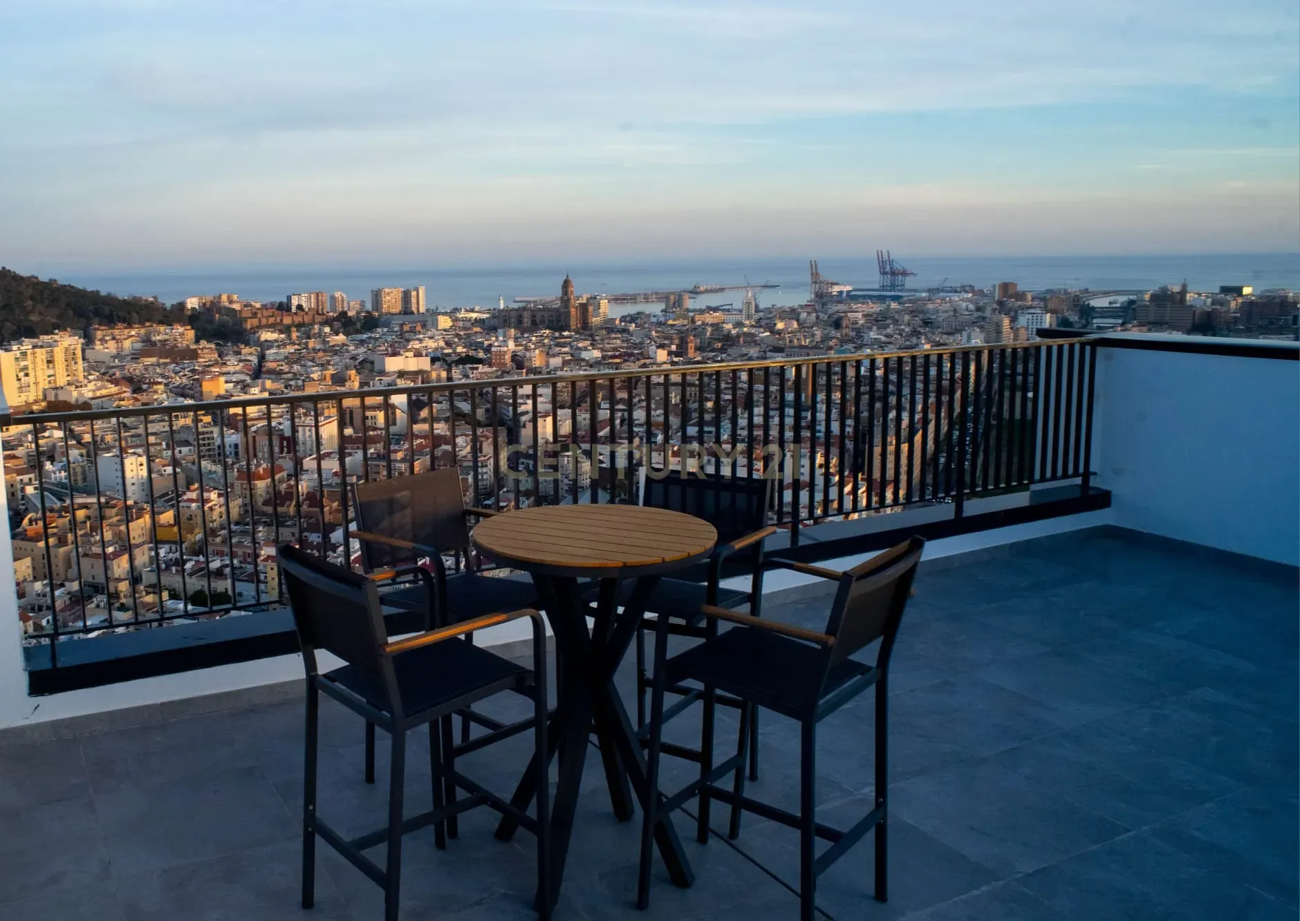 Apartamento Novo em Málaga com 3 Quartos e Despesas Incluídas - Image 13