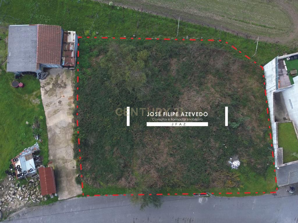 TERRENO PARA/CONSTRUÇÃO MORADIAS EM BANDA (PIP APROVADO COM PLANTAS PARA 3 HABITAÇÕES) PRÓXIMO AO POLO 1 LASKASAS E QUIM DAS FRANCESINHAS, A 2,2KM CONTINENTE E DO PARQUE DA CIDADE - REBORDOSA, PAREDES - Image 2