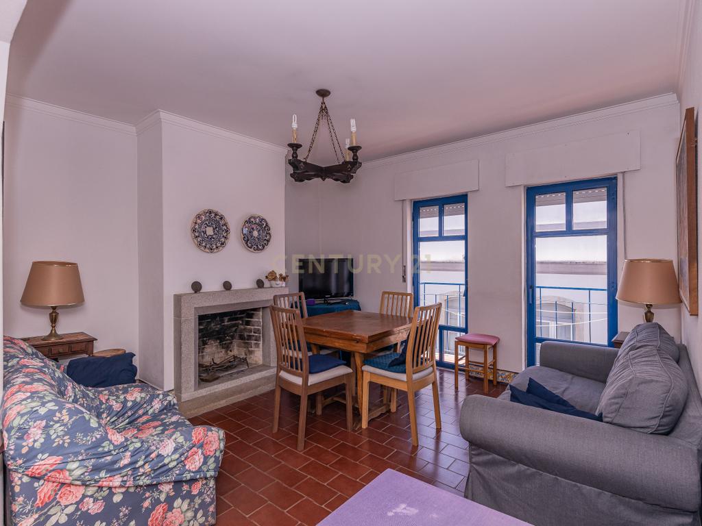 T4 Duplex na Vila de Sesimbra – Ideal para Férias em Família - Image 1