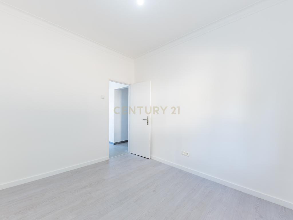 T3 Renovado na Póvoa de Santa Iria - Image 6
