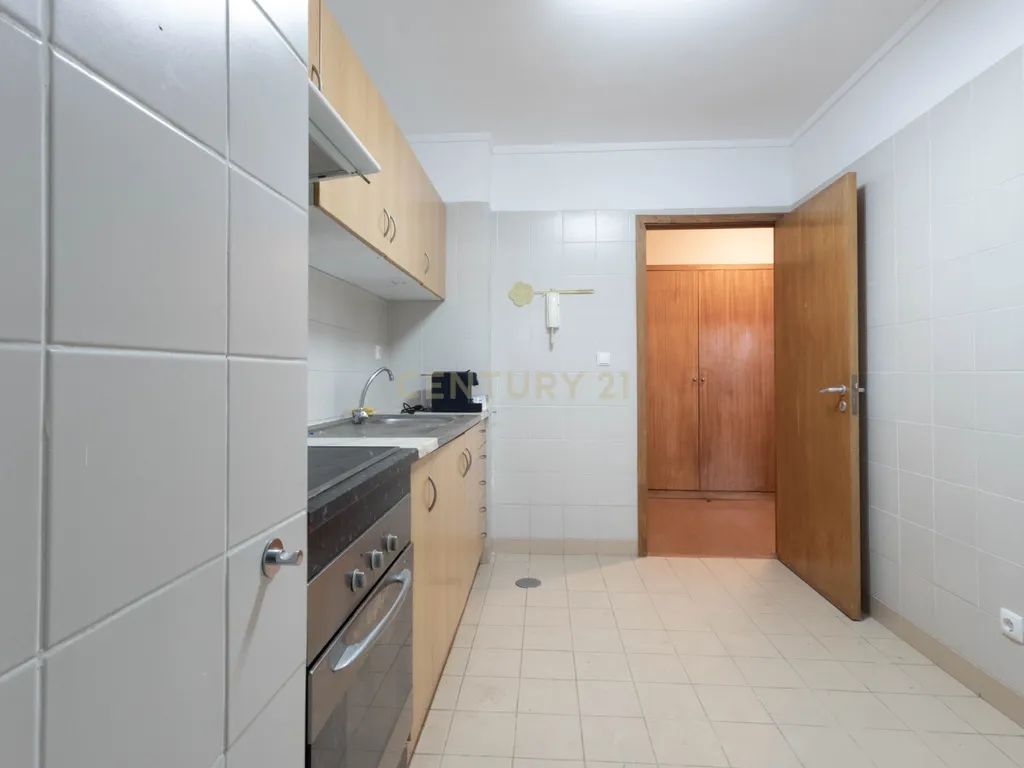 Conforto e Funcionalidade: T2 com Garagem em Ermesinde - Image 24