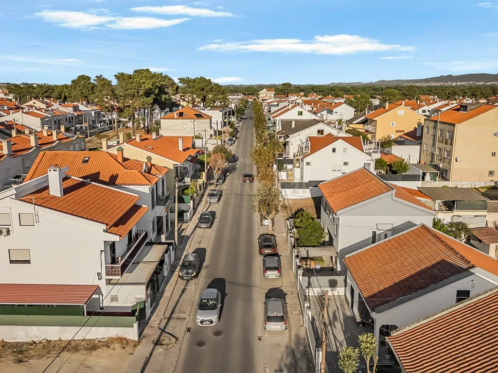 Moradia T3 isolada com garagem, Quinta do Conde - Image 48